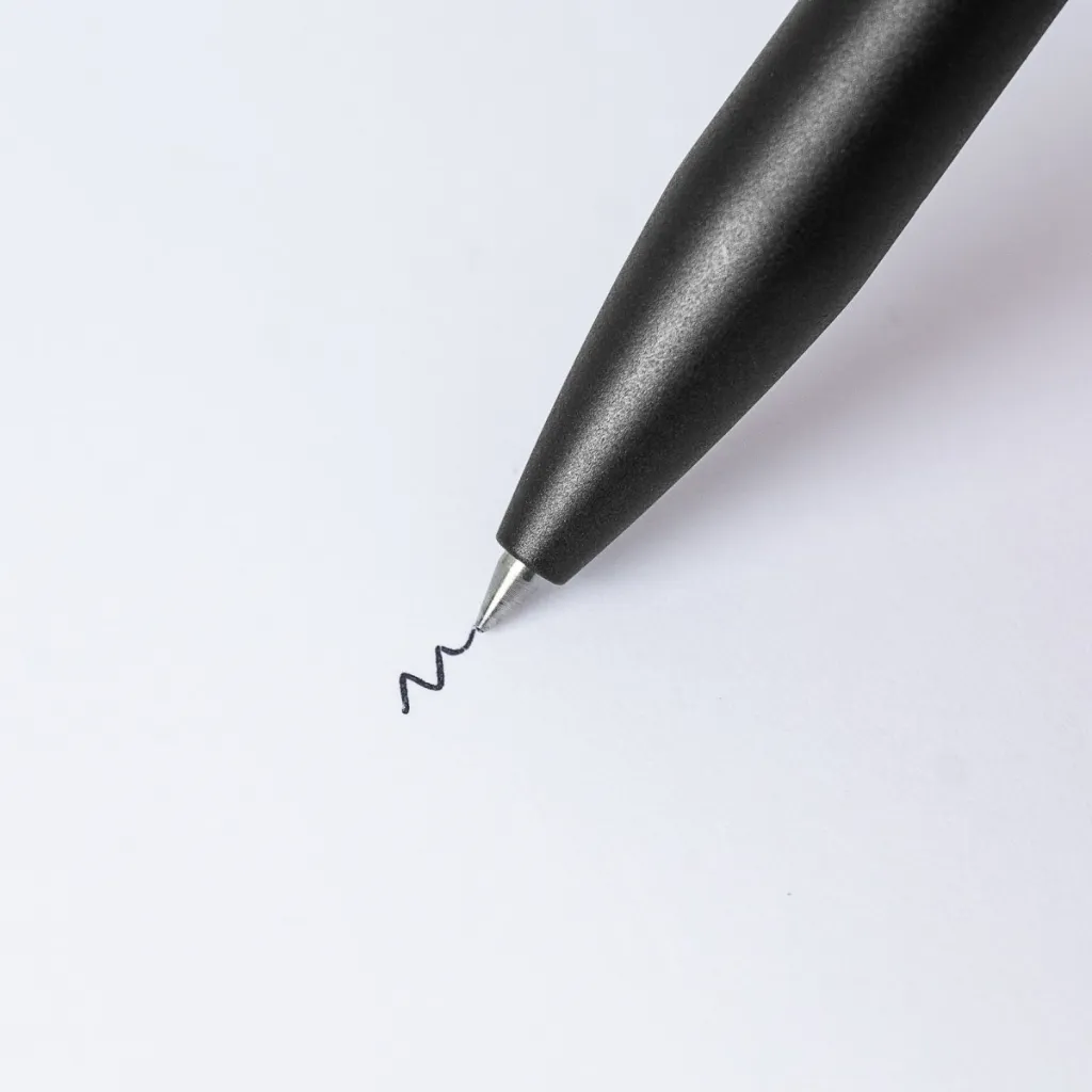 pilot-acro1000-hybrid-ballpoint-pen-0.5mm-black-barrel-swatch.webp