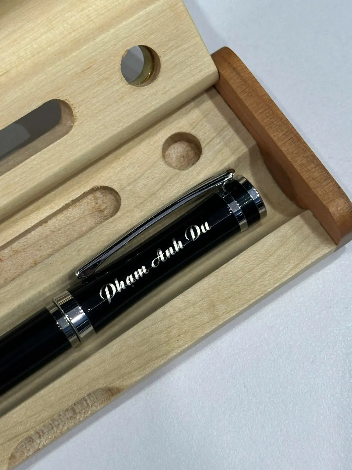 Bút Ký Khắc Tên Kèm Hộp Gỗ