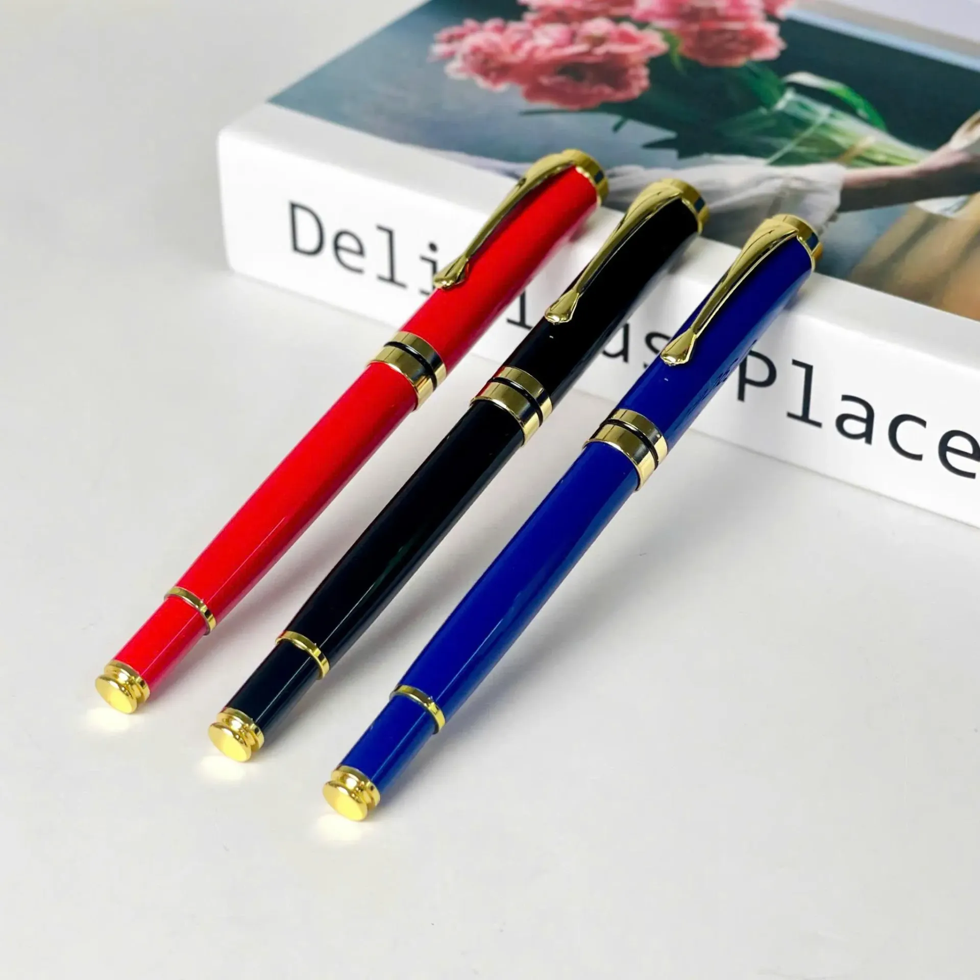 Bút Dạ Bi Kim Loại Nắp Cài hoạ tiết khoen + Hộp giấy + Laser (Xanh dương)